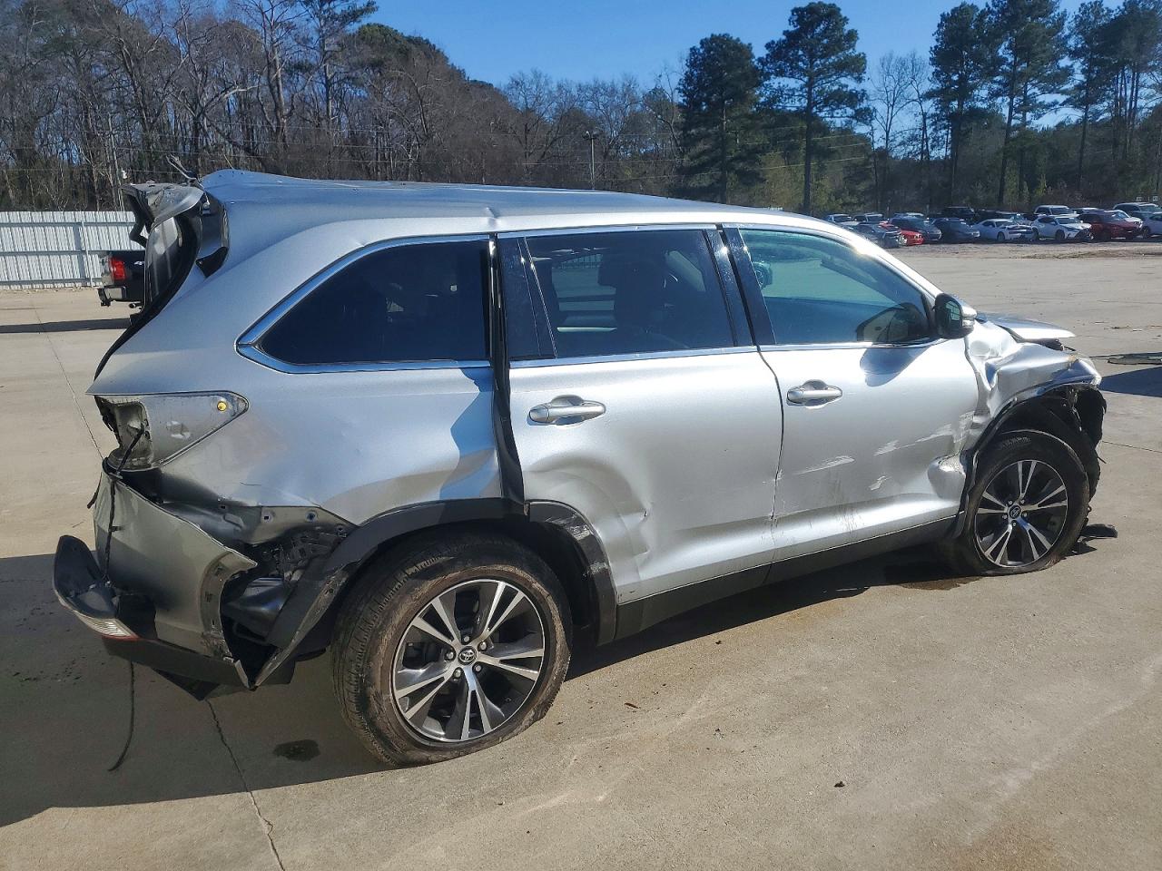 2019 TOYOTA HIGHLANDER LE photo 3