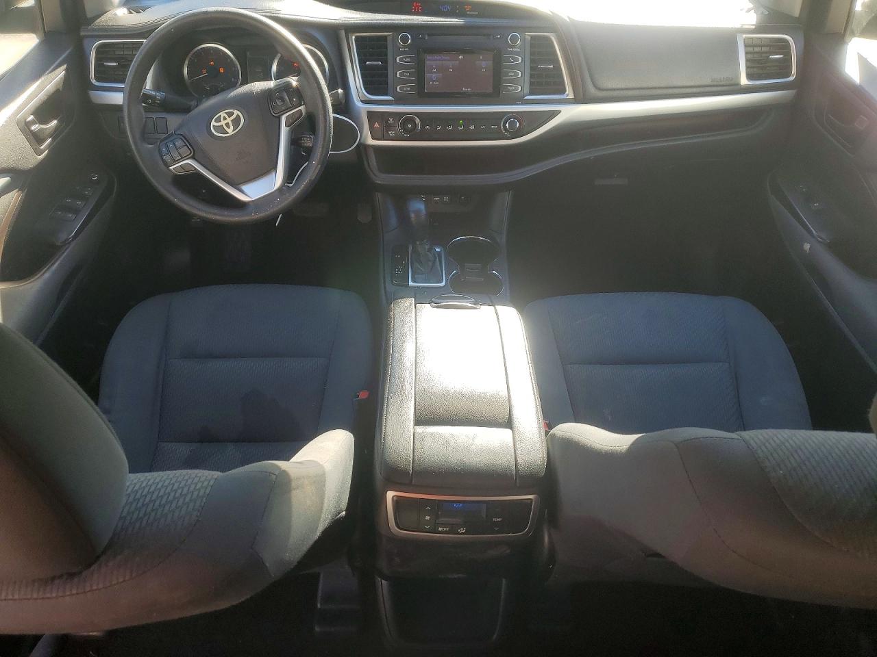 2019 TOYOTA HIGHLANDER LE photo 8