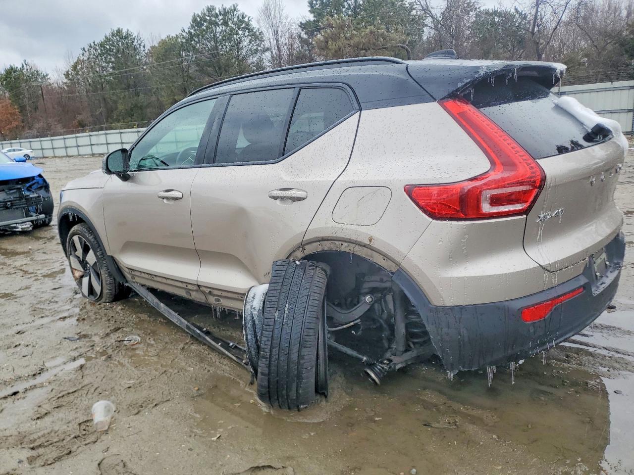 2023 VOLVO XC40 RECHARGE ULTIMATE photo 2