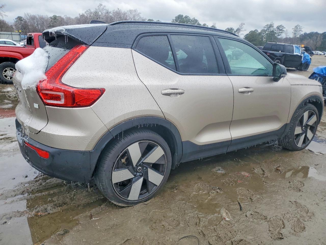 2023 VOLVO XC40 RECHARGE ULTIMATE photo 3