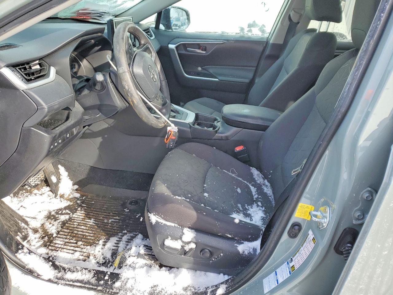 2021 TOYOTA RAV4 XLE photo 7