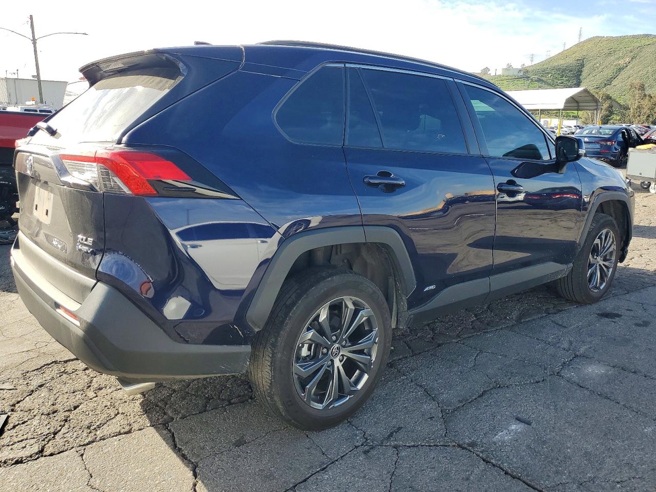 2025 TOYOTA RAV4 XLE PREMIUM photo 3
