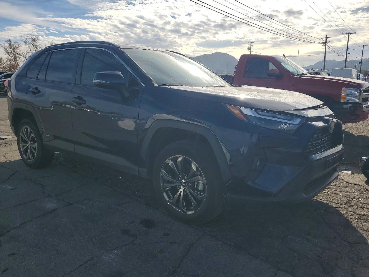 2025 TOYOTA RAV4 XLE PREMIUM photo 4