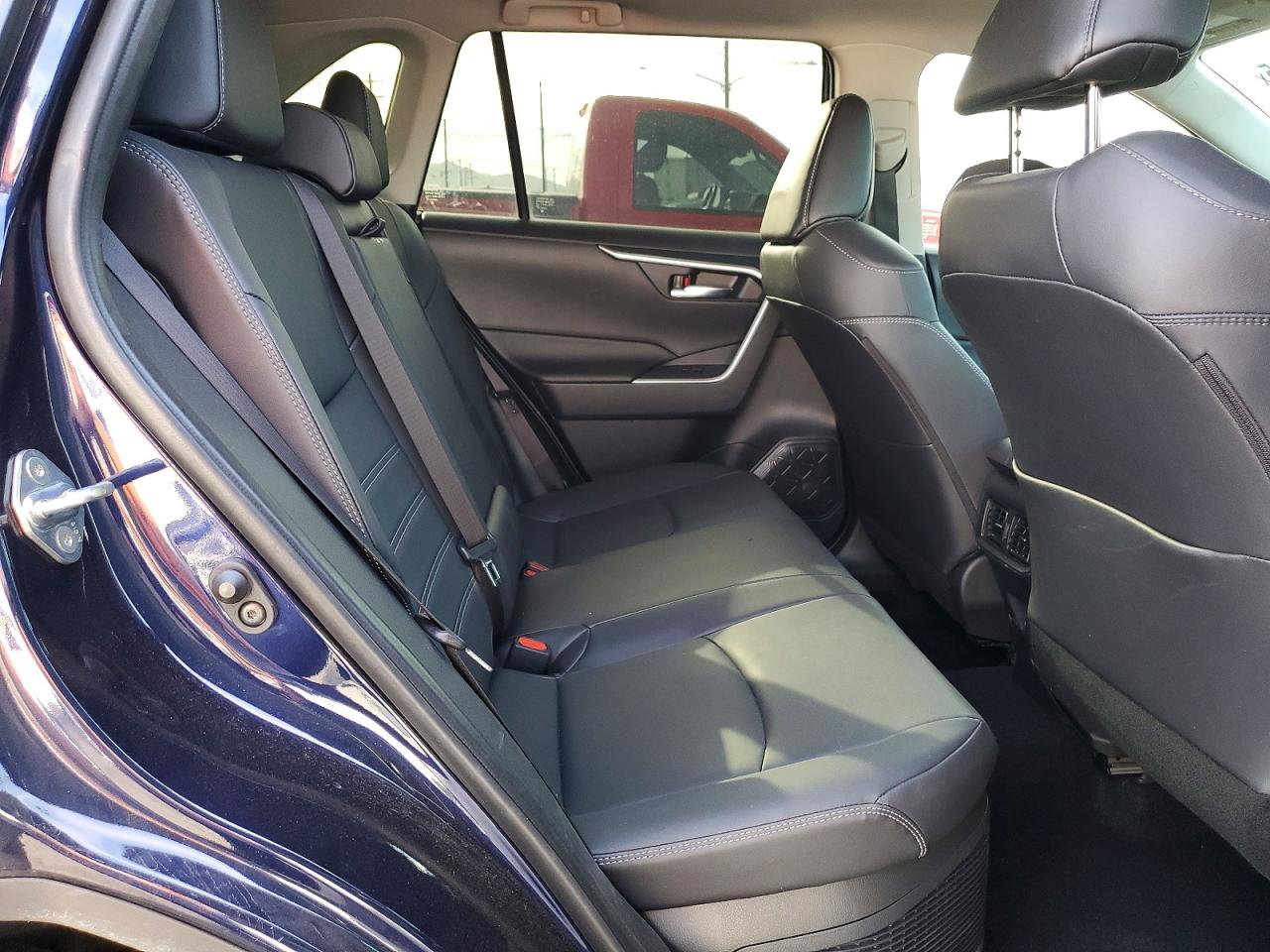 2025 TOYOTA RAV4 XLE PREMIUM photo 11