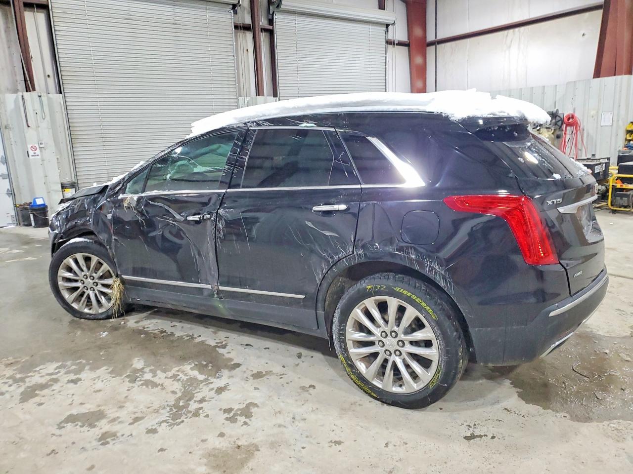 2017 CADILLAC XT5 PLATINUM photo 3