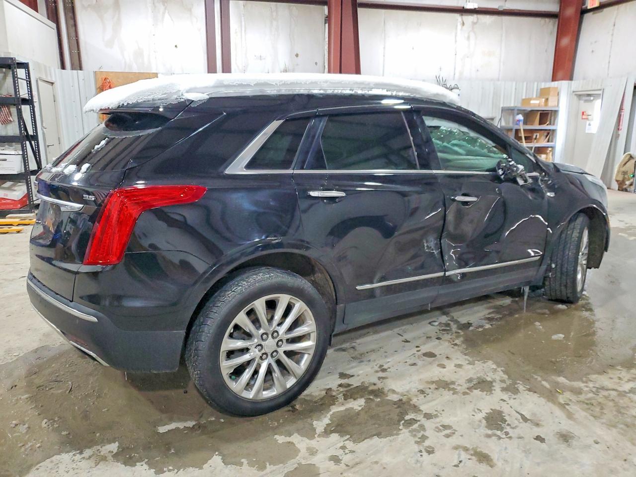 2017 CADILLAC XT5 PLATINUM photo 5