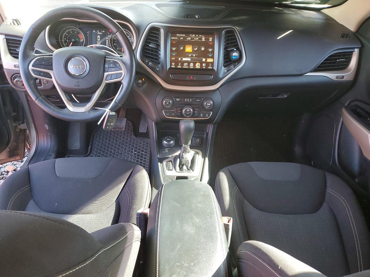 2017 JEEP CHEROKEE LATITUDE photo 8