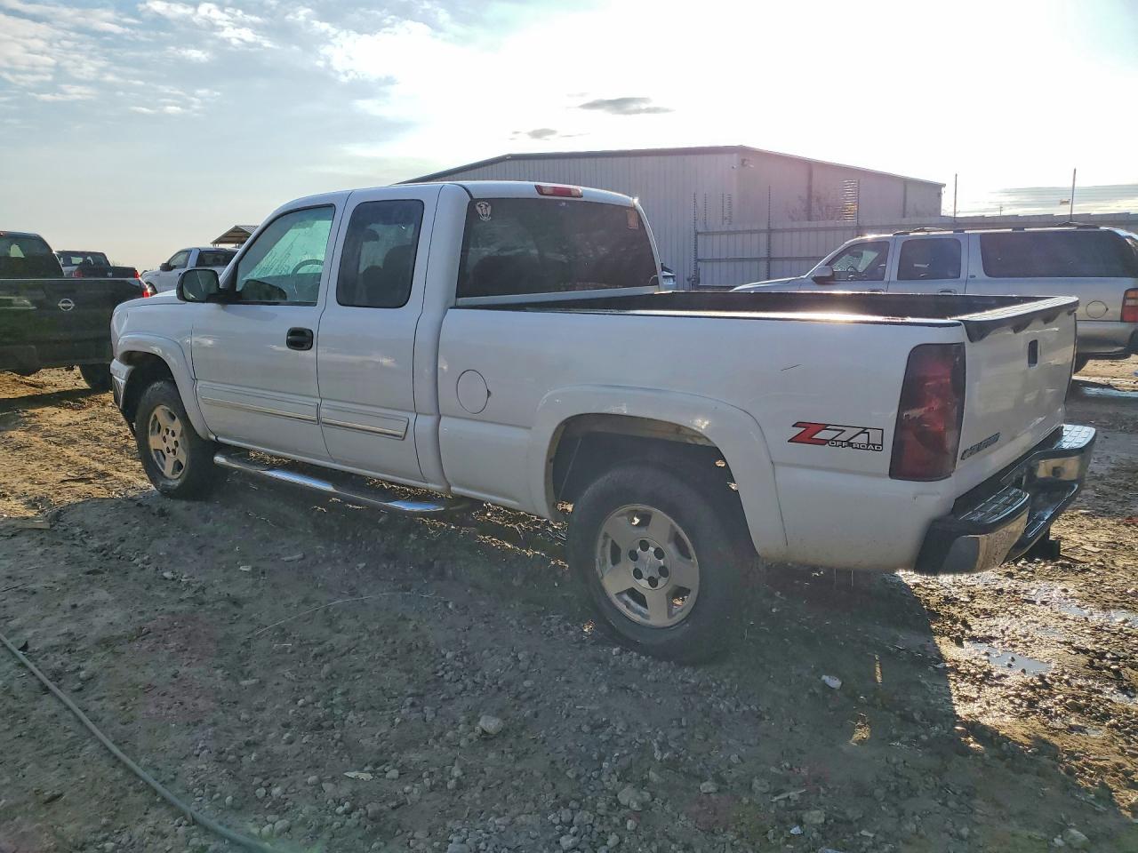 2006 CHEVROLET SILVERADO K1500 photo 3