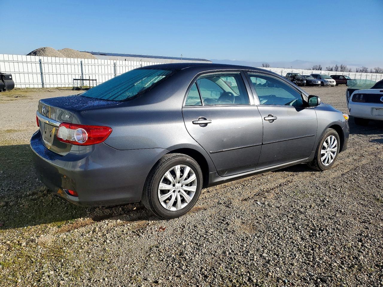 2013 TOYOTA COROLLA BASE photo 3