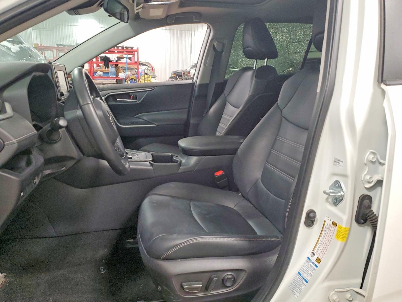 2022 TOYOTA RAV4 XLE PREMIUM photo 13