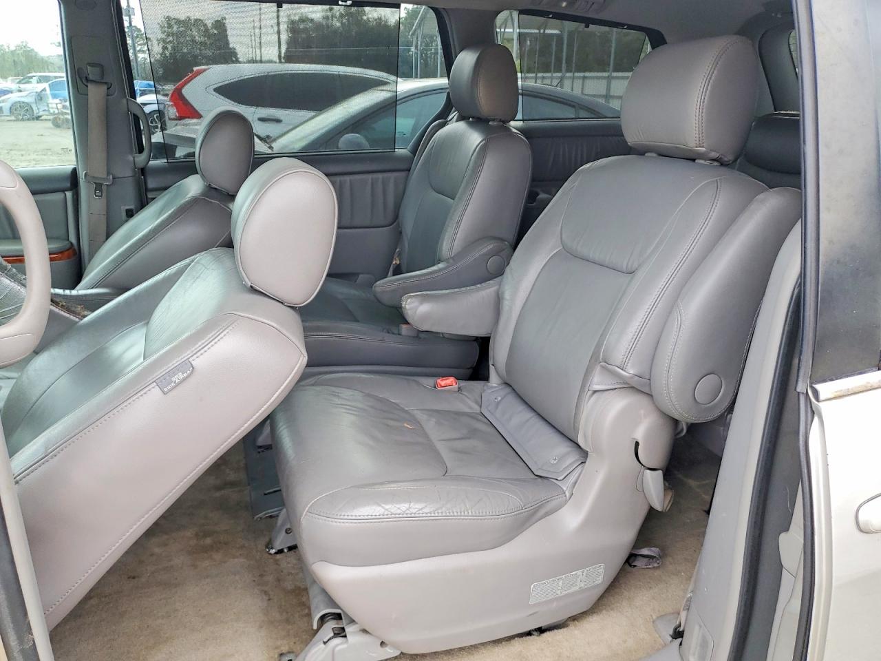 2008 TOYOTA SIENNA XLE photo 11