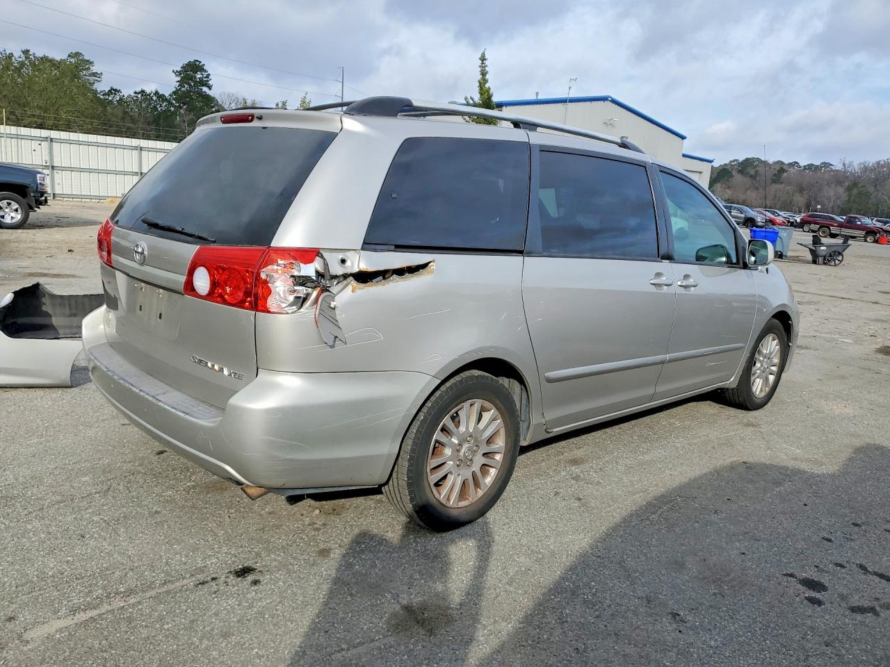2008 TOYOTA SIENNA XLE photo 3