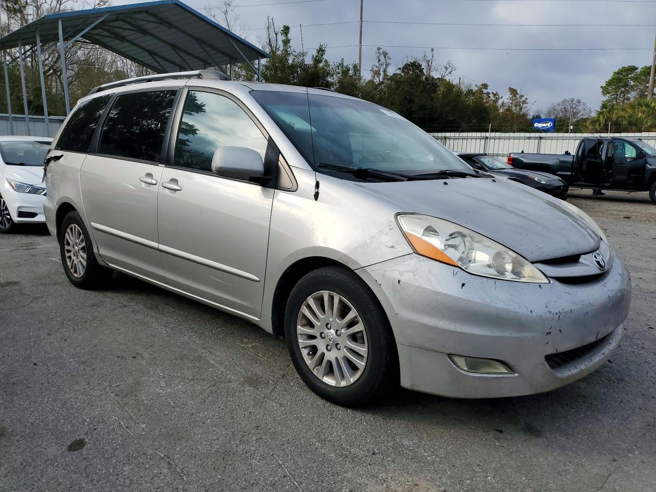 2008 TOYOTA SIENNA XLE photo 4