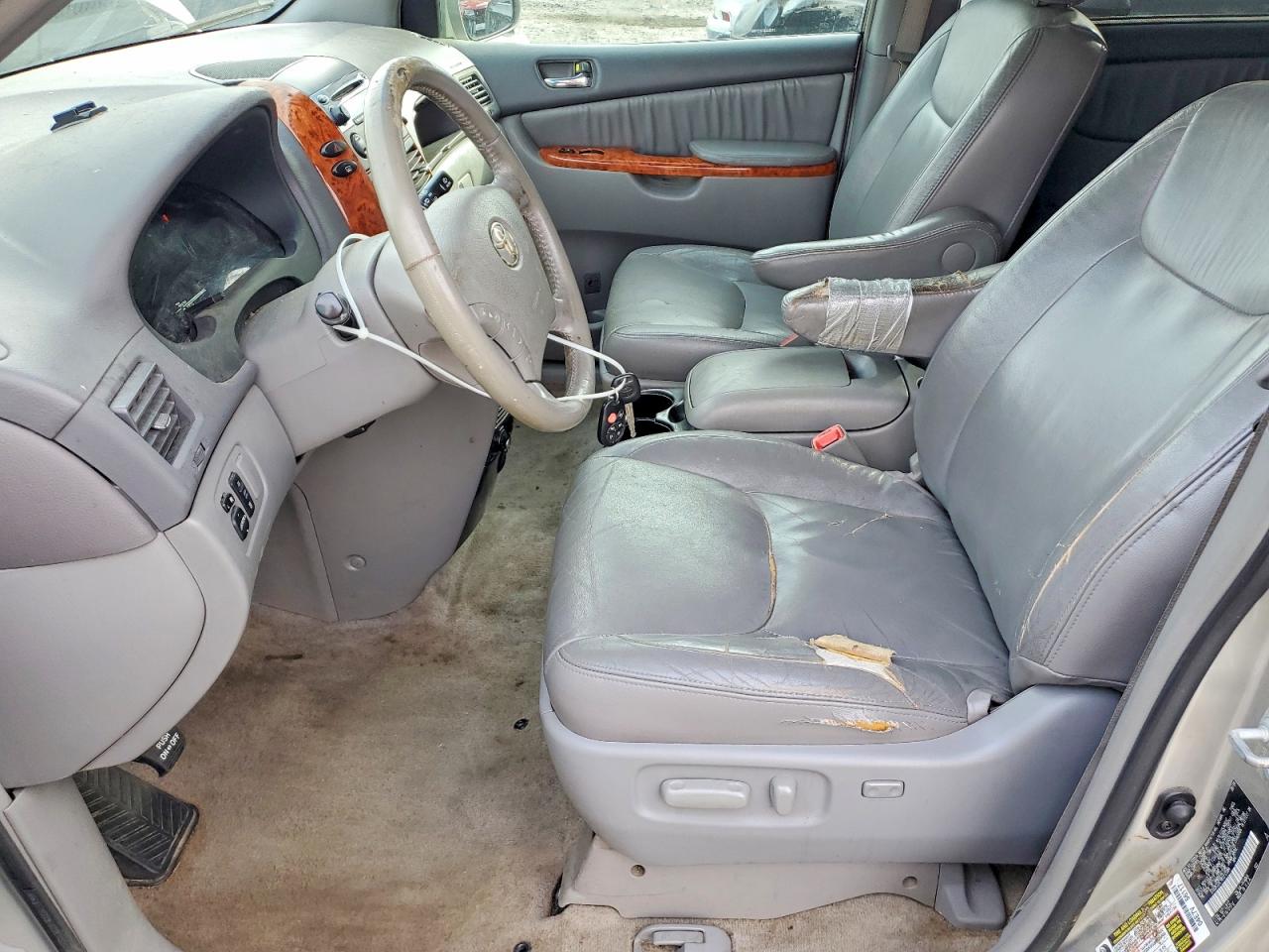 2008 TOYOTA SIENNA XLE photo 7