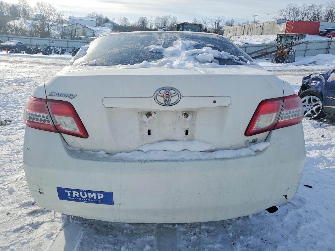 2010 TOYOTA CAMRY BASE photo 11