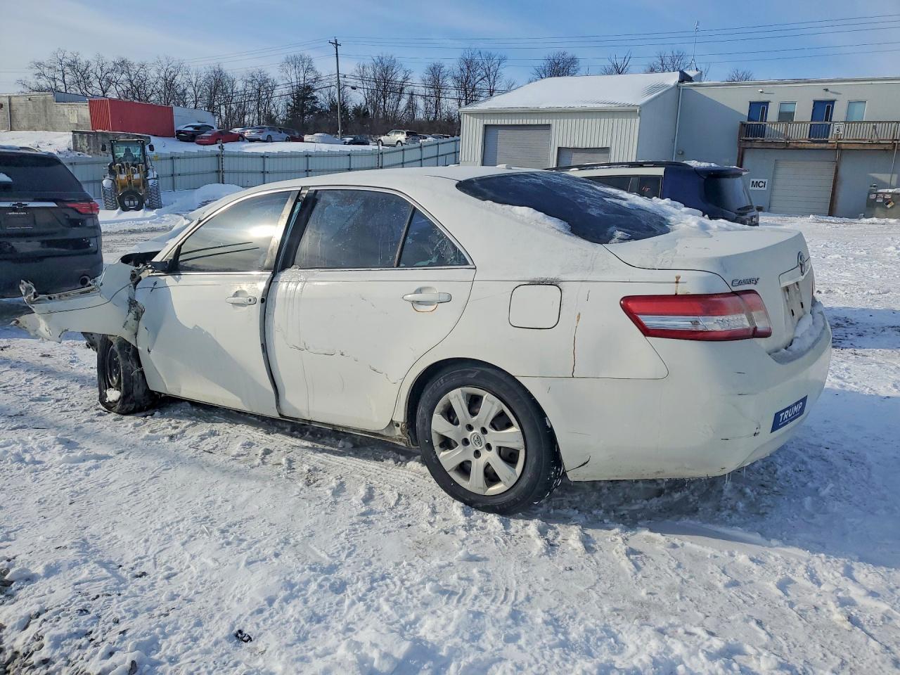 2010 TOYOTA CAMRY BASE photo 3
