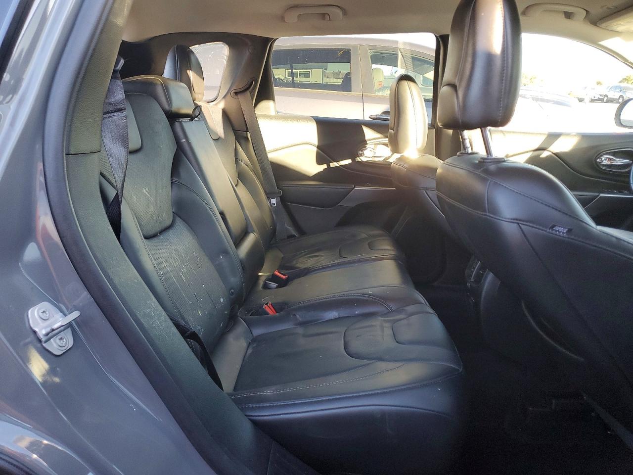 2019 JEEP CHEROKEE photo 28