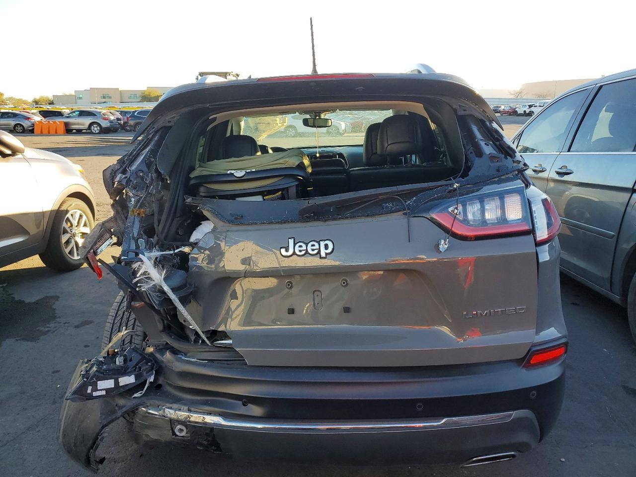 2019 JEEP CHEROKEE photo 16