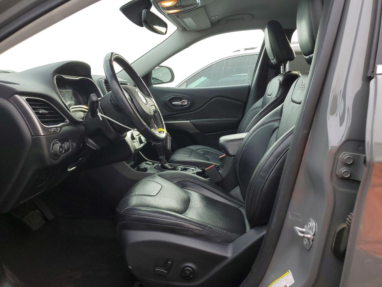 2019 JEEP CHEROKEE photo 19