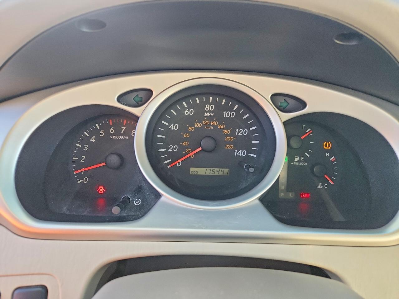 2004 TOYOTA HIGHLANDER BASE photo 17