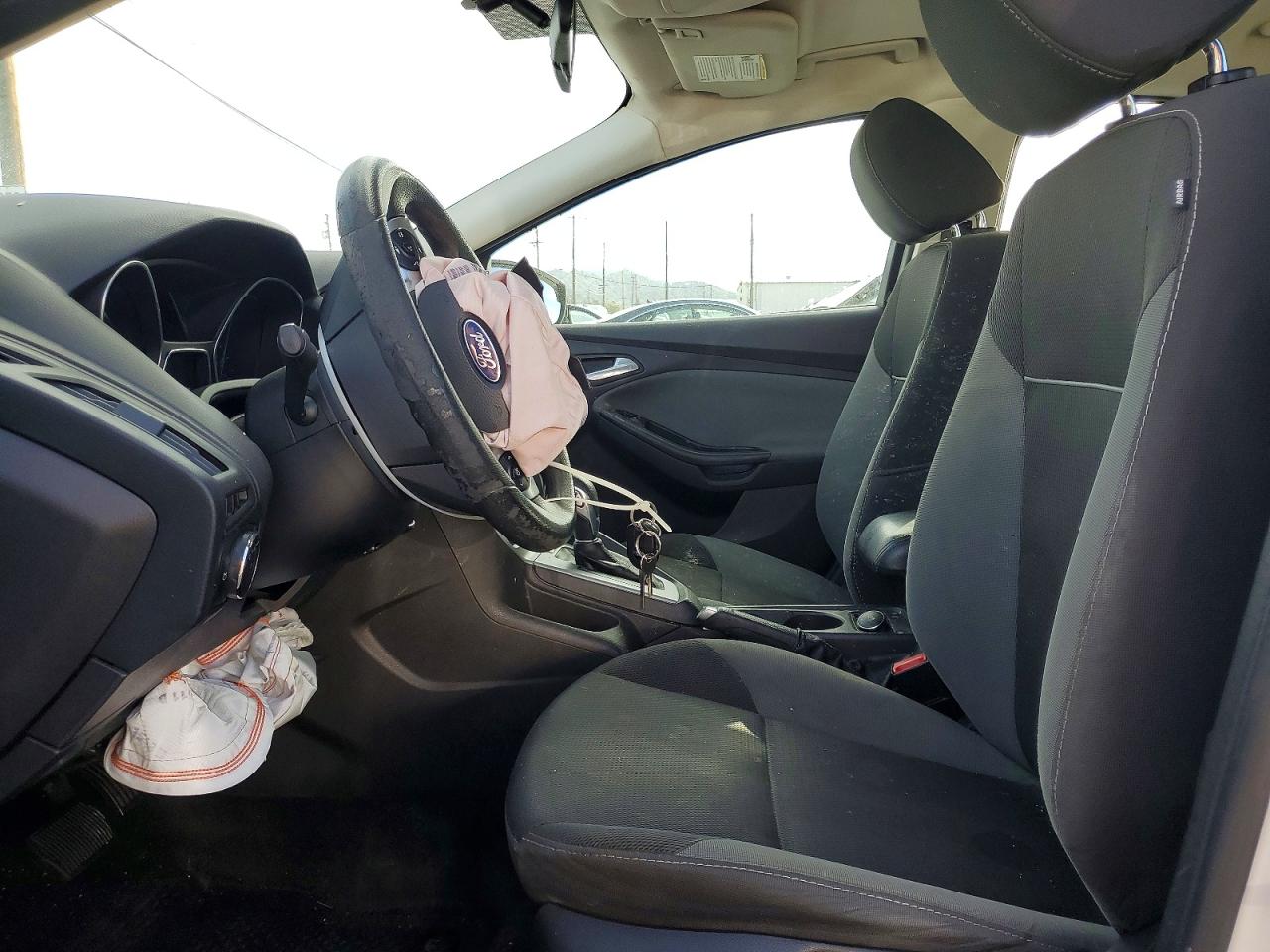 2014 FORD FOCUS SE photo 13