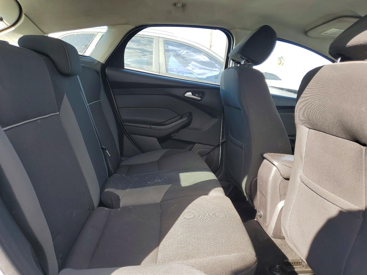 2014 FORD FOCUS SE photo 19