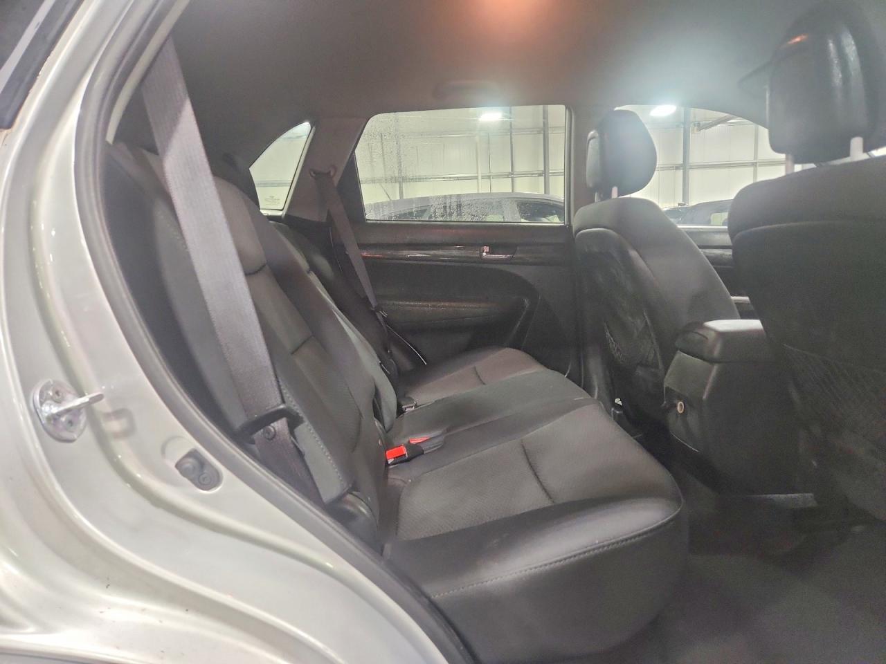 2011 KIA SORENTO LX photo 21
