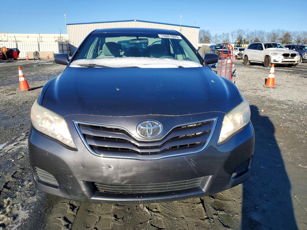 2011 TOYOTA CAMRY SE photo 13