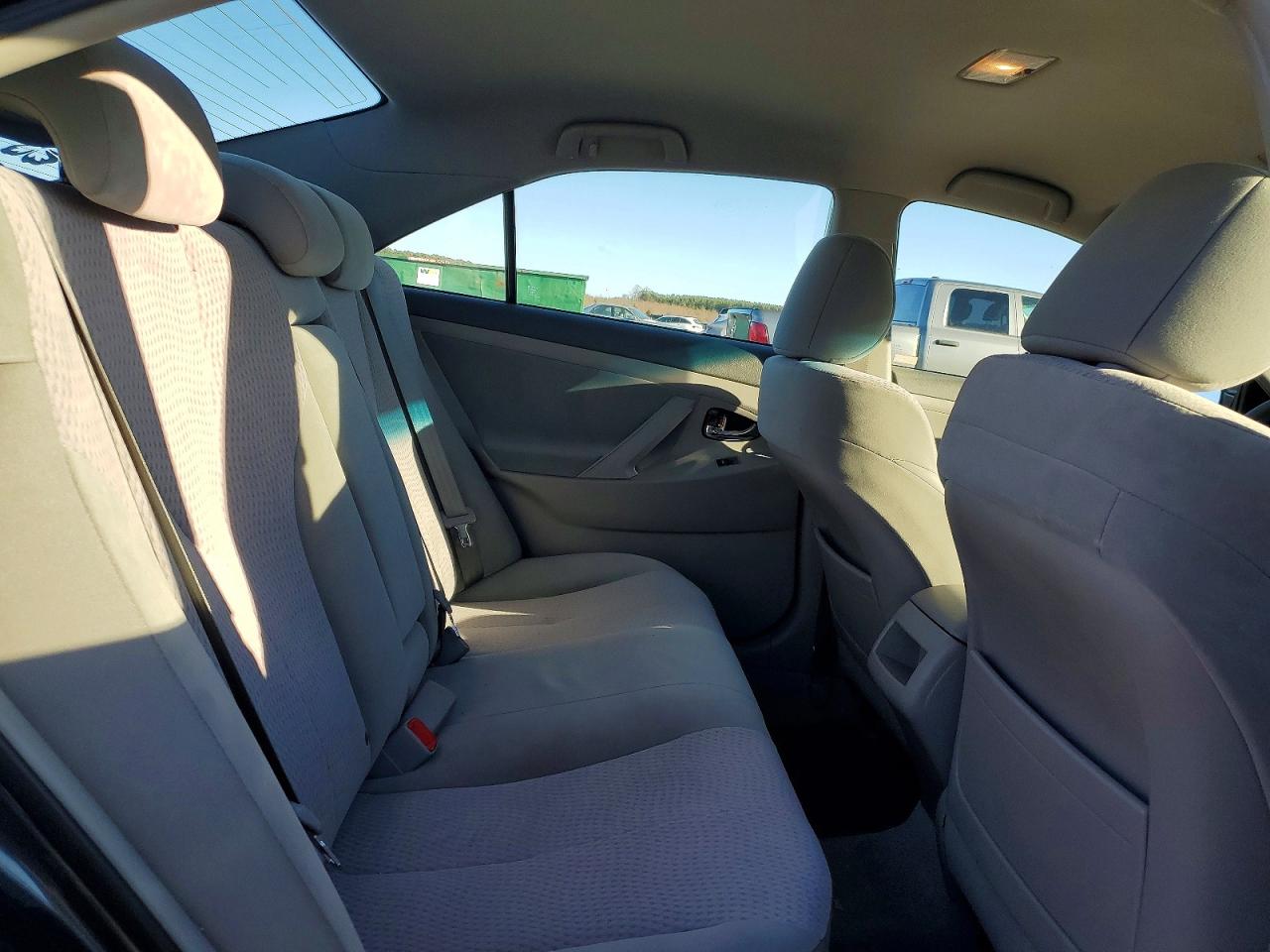 2011 TOYOTA CAMRY SE photo 28