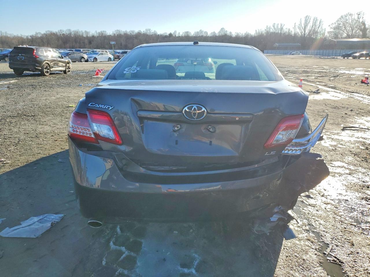 2011 TOYOTA CAMRY SE photo 16