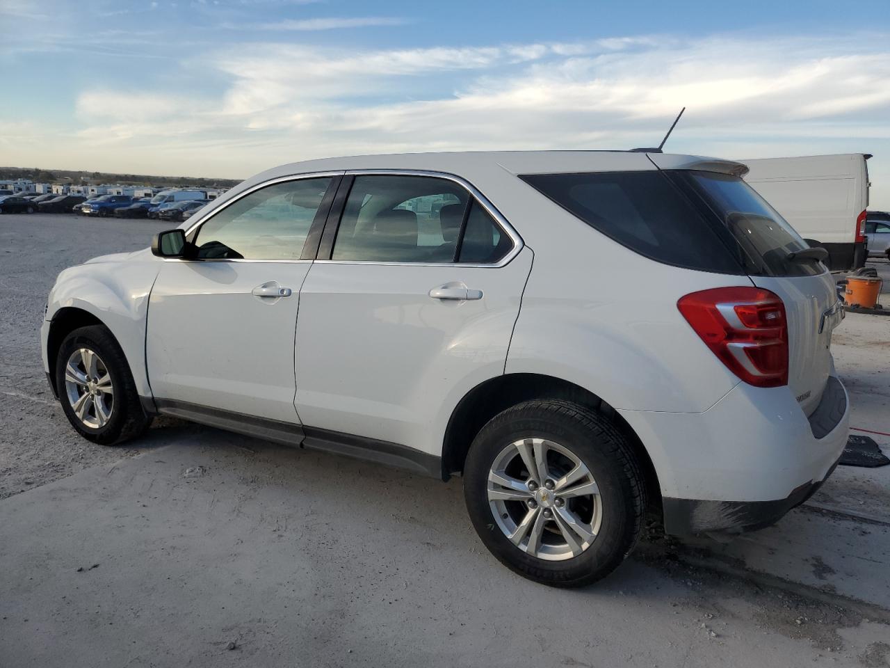 2017 CHEVROLET EQUINOX LS photo 4