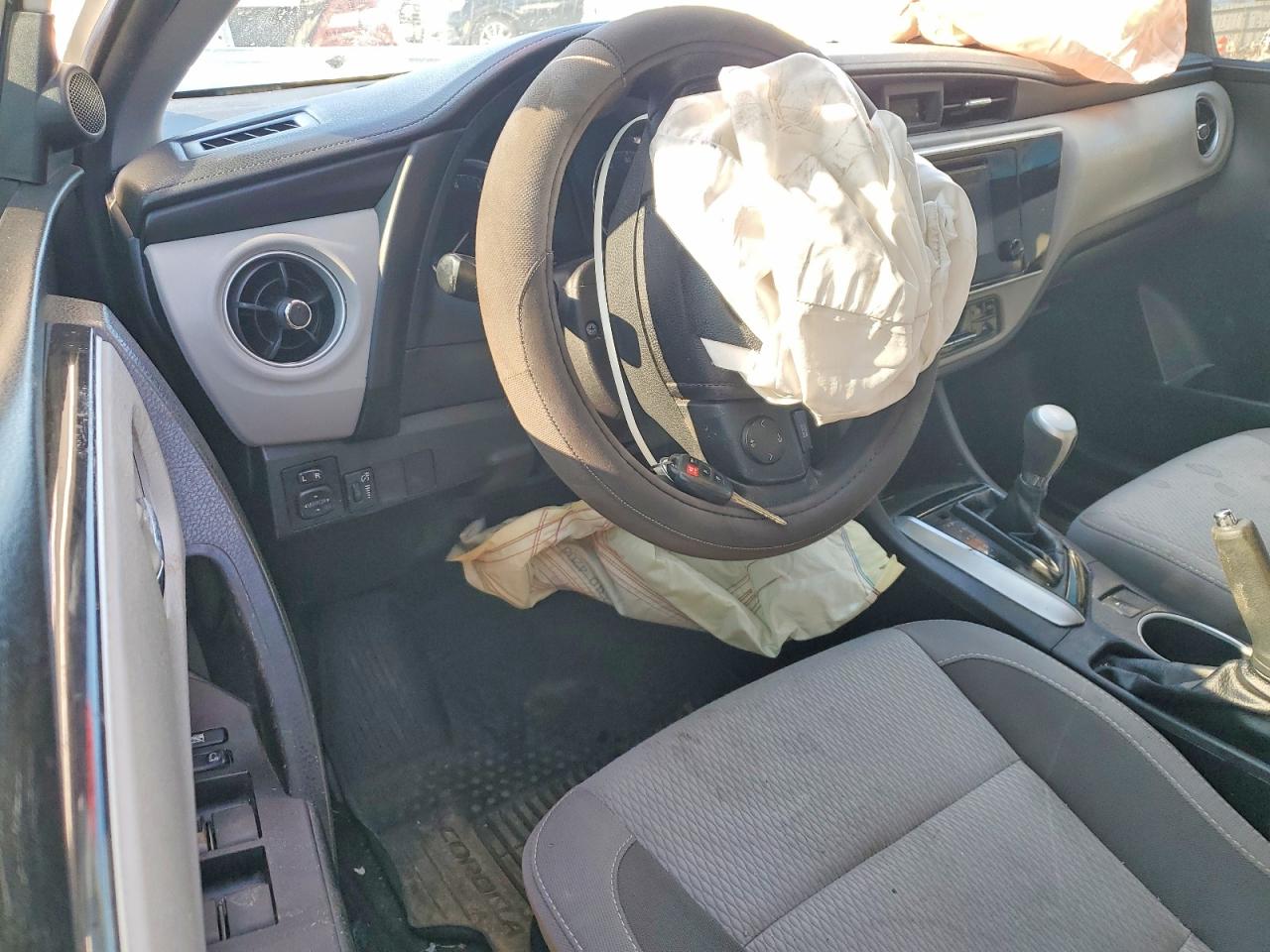 2019 TOYOTA COROLLA photo 15