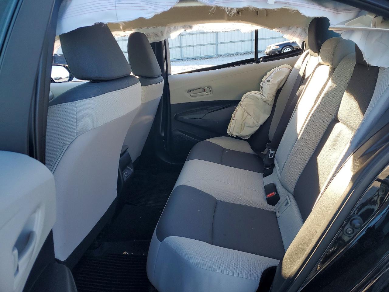2025 TOYOTA COROLLA LE photo 28