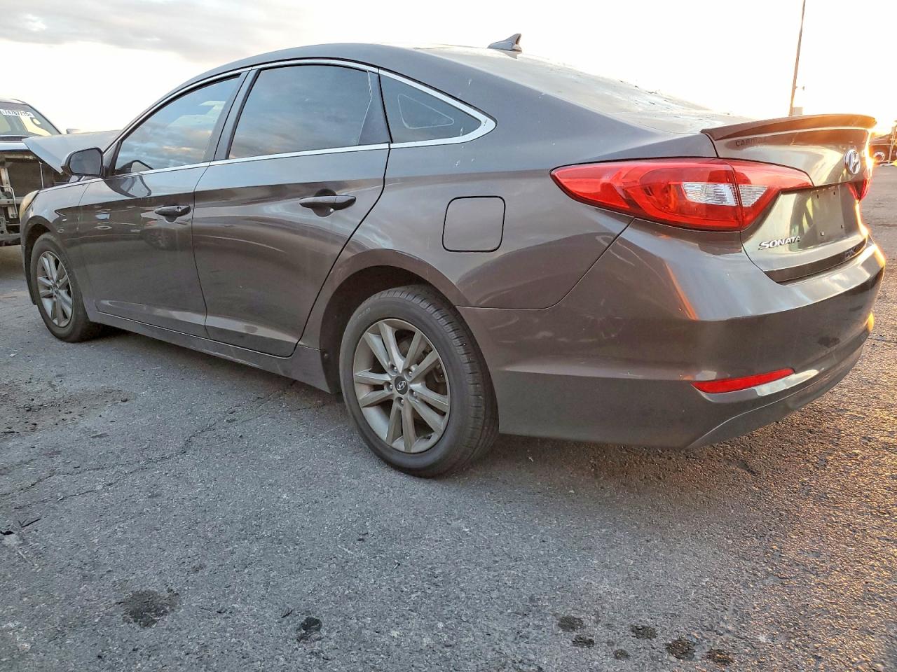 2015 HYUNDAI SONATA SE photo 2