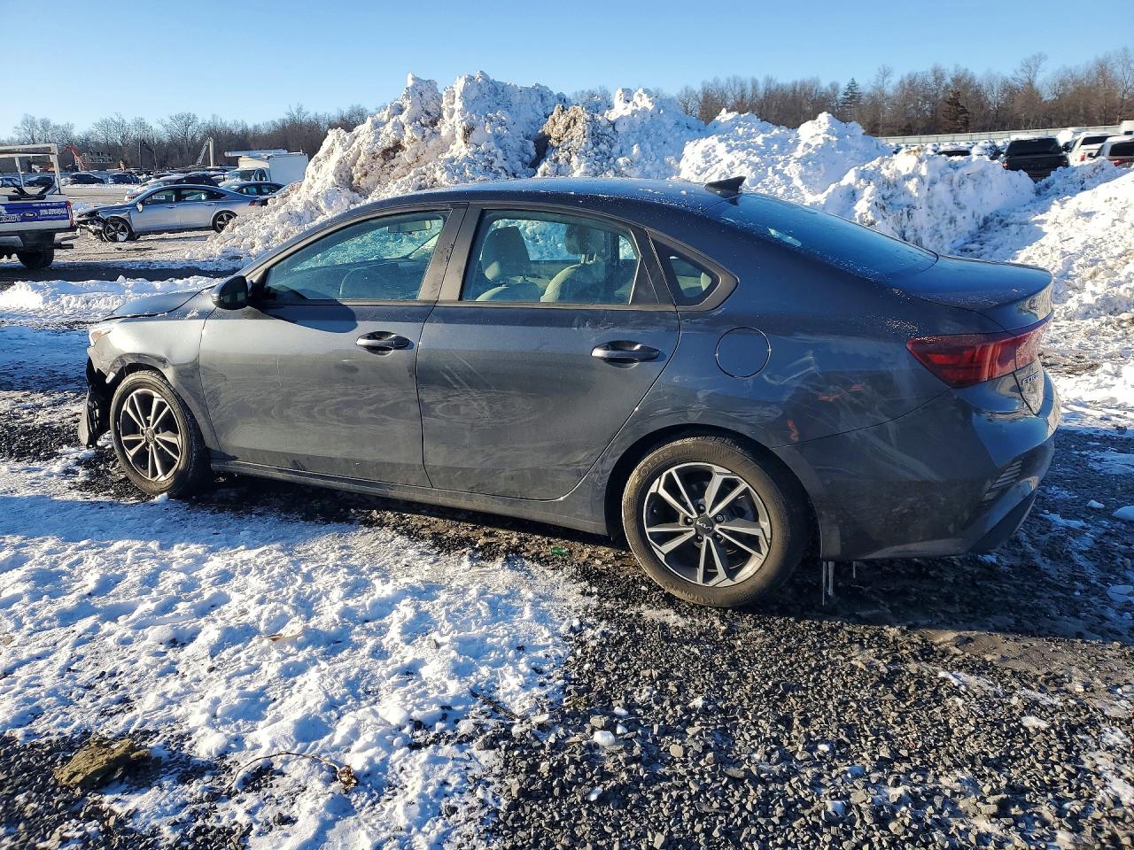 2023 KIA FORTE LXS photo 3