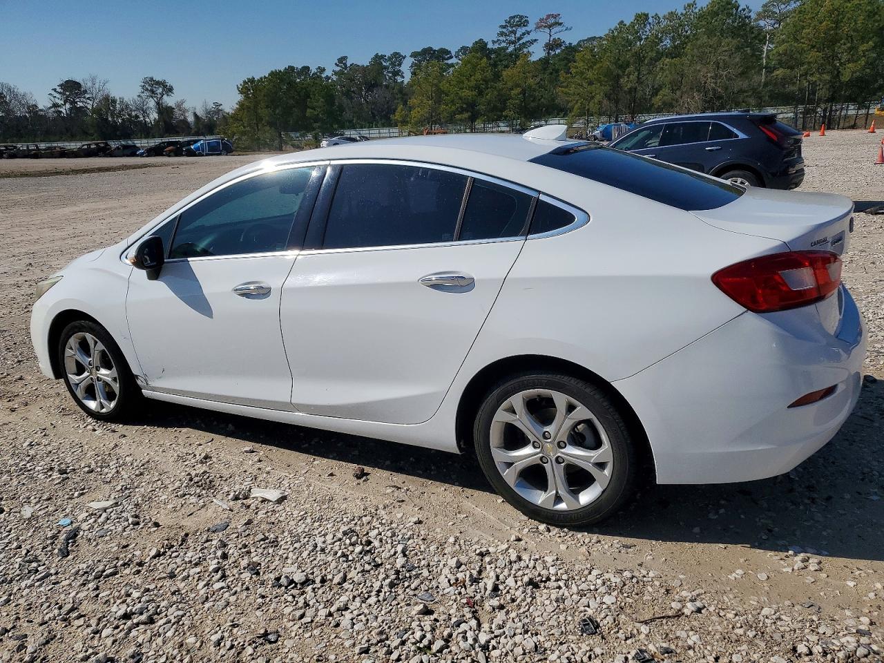 2017 CHEVROLET CRUZE PREMIER photo 2