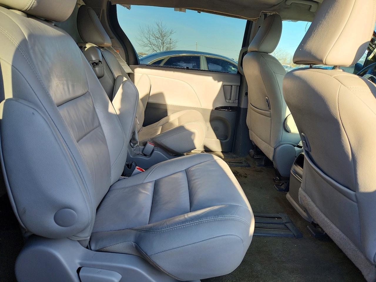 2017 TOYOTA SIENNA photo 21