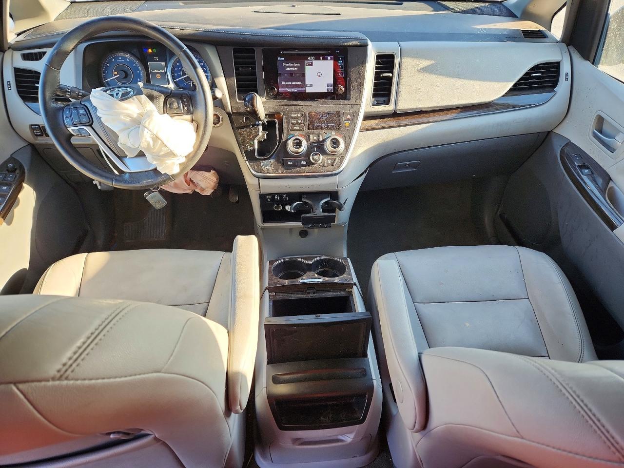 2017 TOYOTA SIENNA photo 15