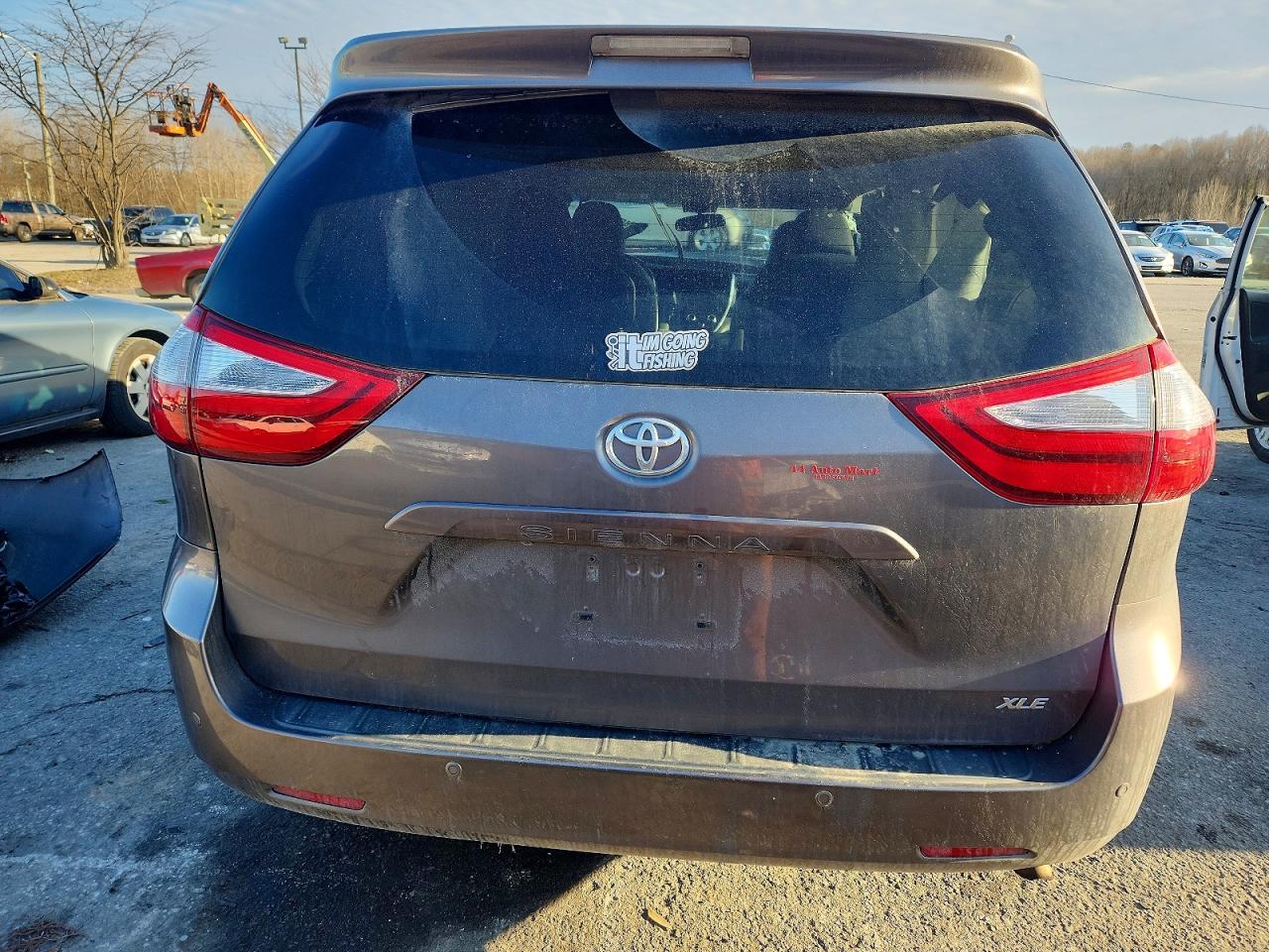 2017 TOYOTA SIENNA photo 11