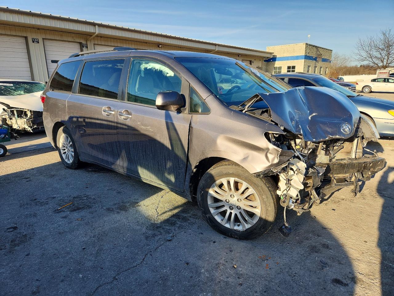 2017 TOYOTA SIENNA photo 7