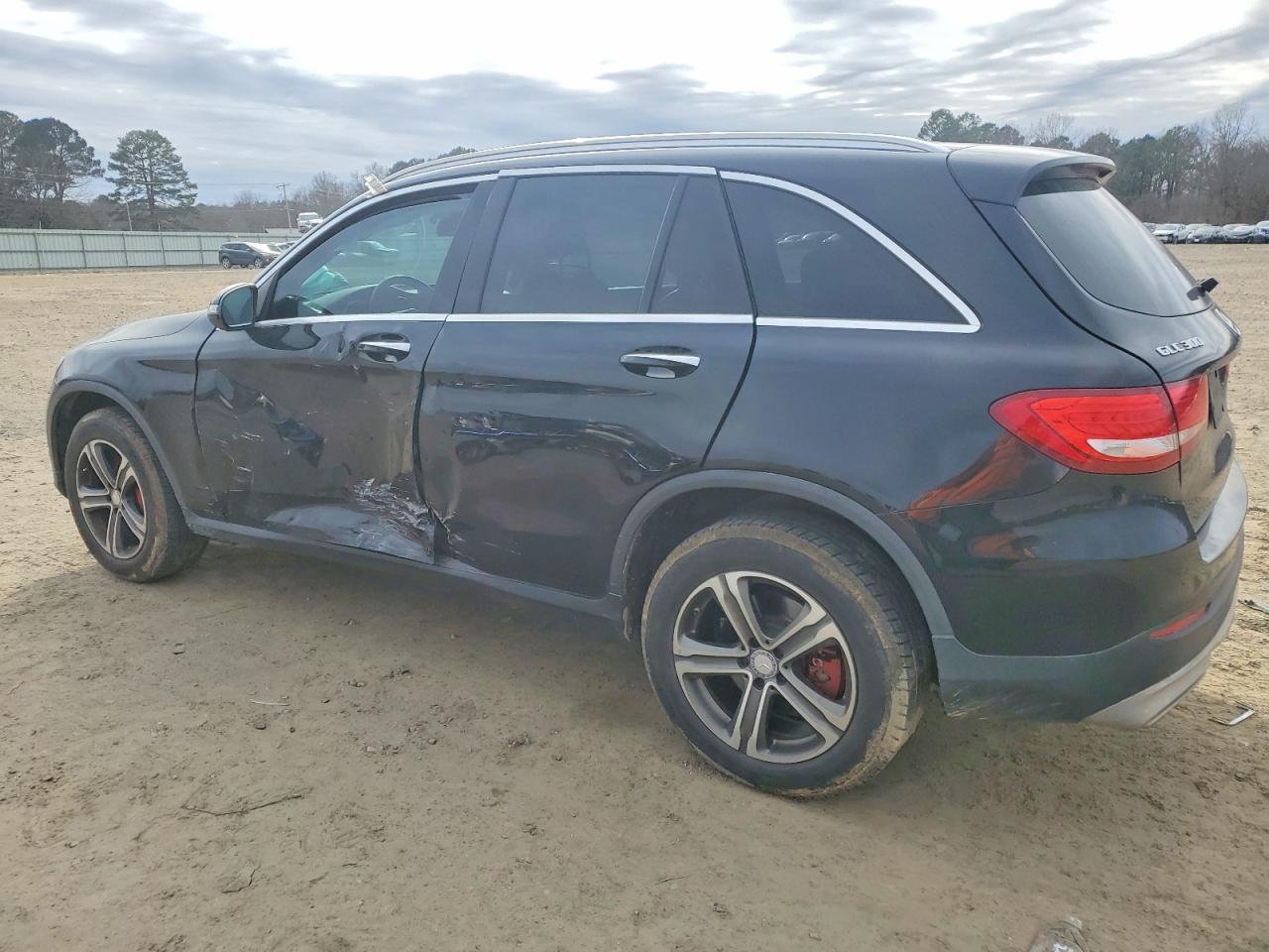 2017 MERCEDES-BENZ GLC 300 photo 3