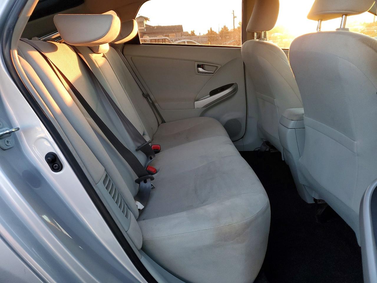 2015 TOYOTA PRIUS photo 10