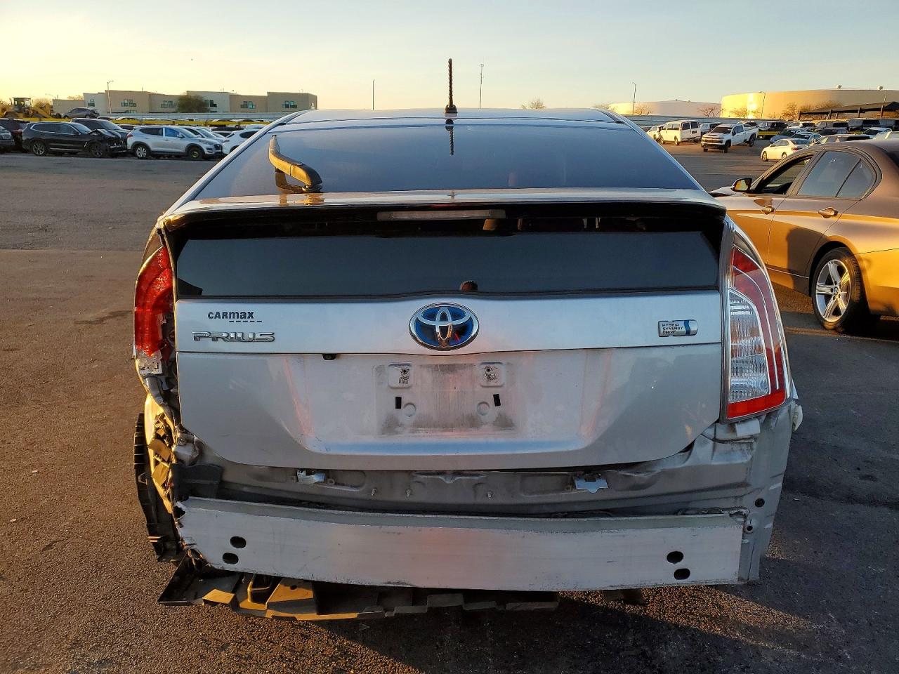 2015 TOYOTA PRIUS photo 6