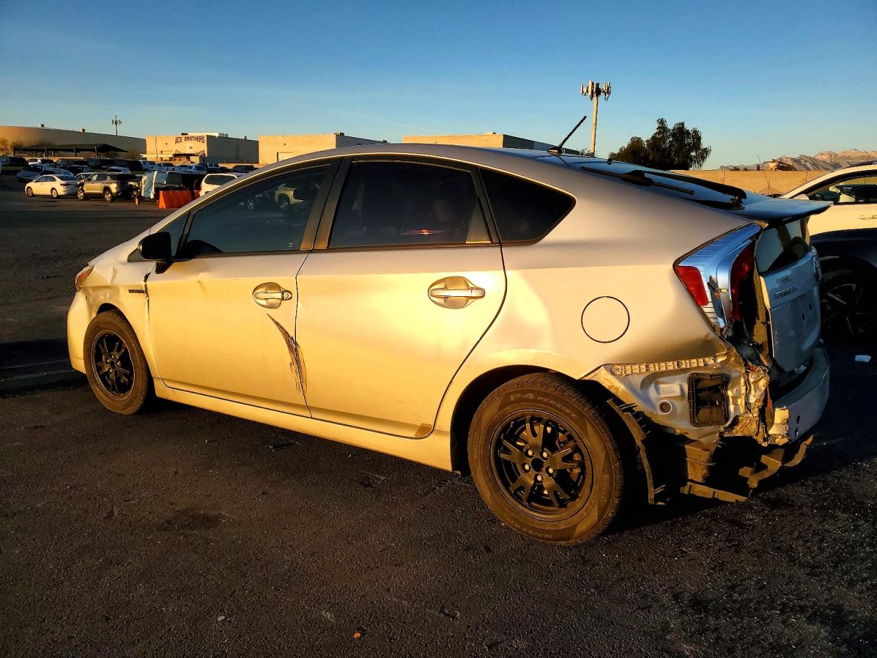 2015 TOYOTA PRIUS photo 2