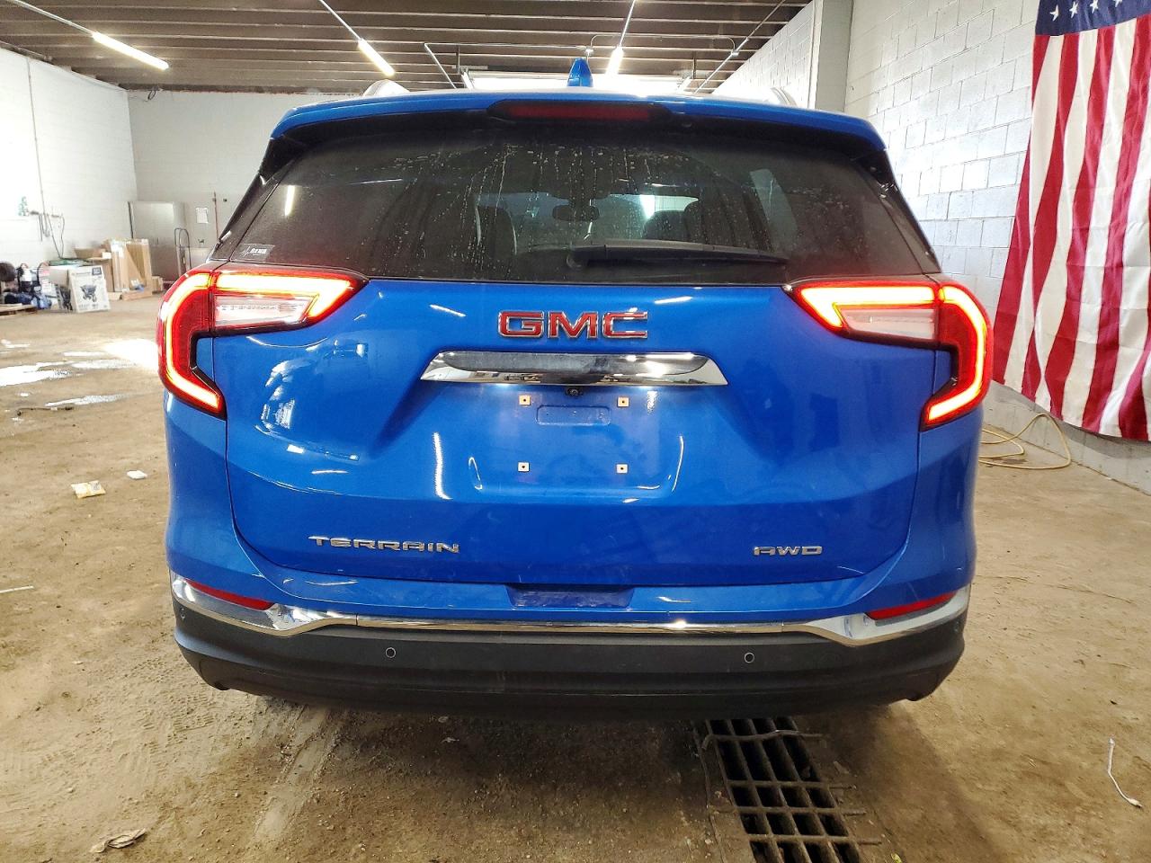 2024 GMC TERRAIN SLT photo 11