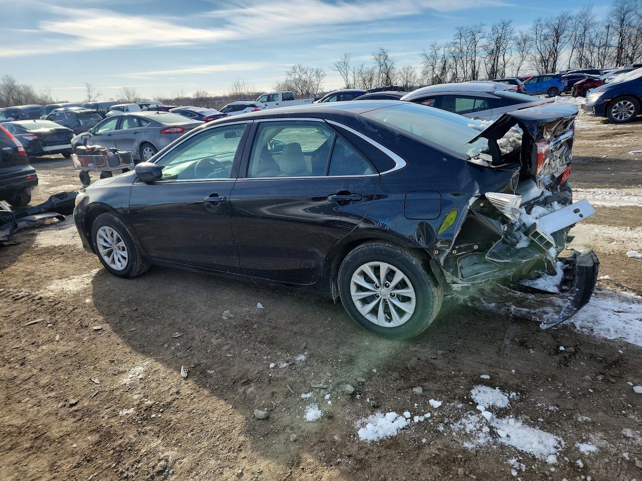 2017 TOYOTA CAMRY LE photo 3