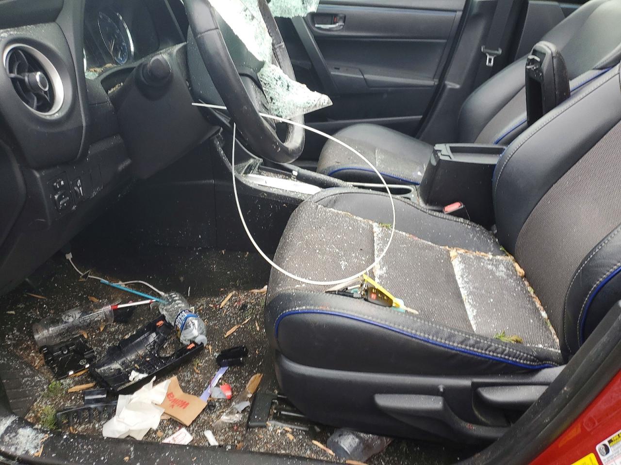 2017 TOYOTA COROLLA SE photo 19