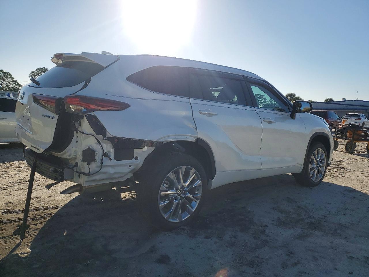 2024 TOYOTA HIGHLANDER HYBRID LIMITED photo 3