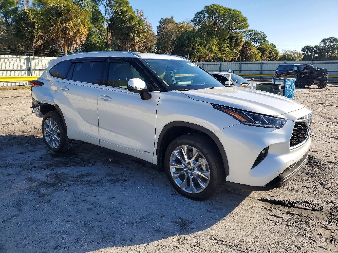 2024 TOYOTA HIGHLANDER HYBRID LIMITED photo 4