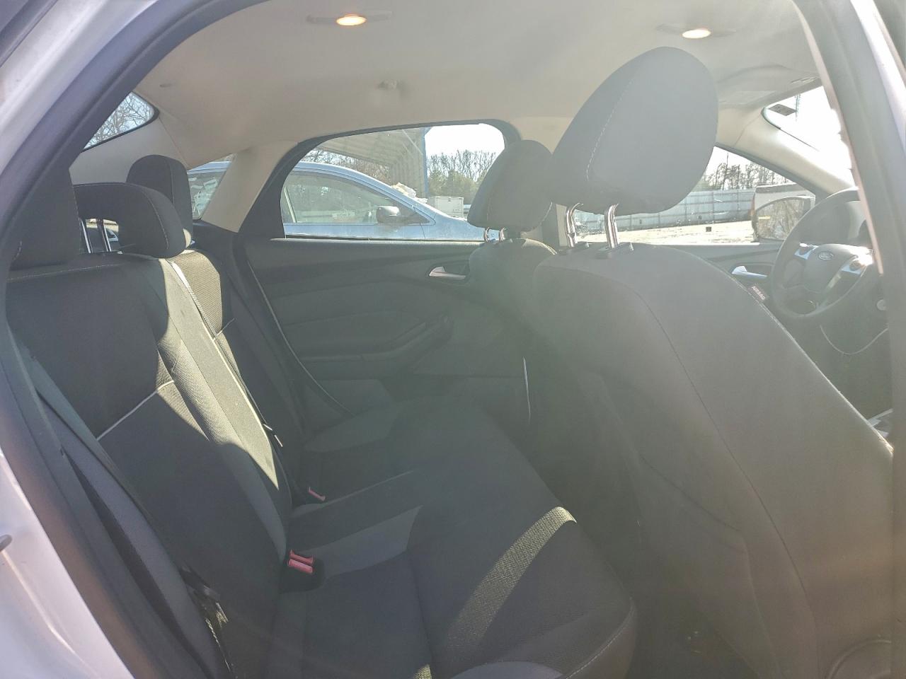 2014 FORD FOCUS SE photo 19